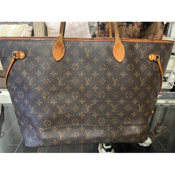 Authentic Louis vutton gm - Picture 1 of 8